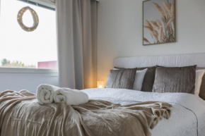 Penthouse with Sauna - King Size Bed - Free WiFi!